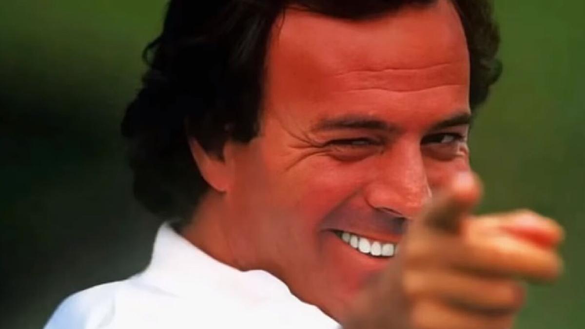 Julio Iglesias Image